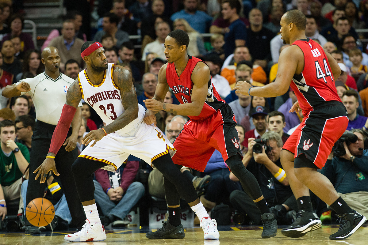 九游娱乐入口-精英对决，场上火药味十足，观众沸腾