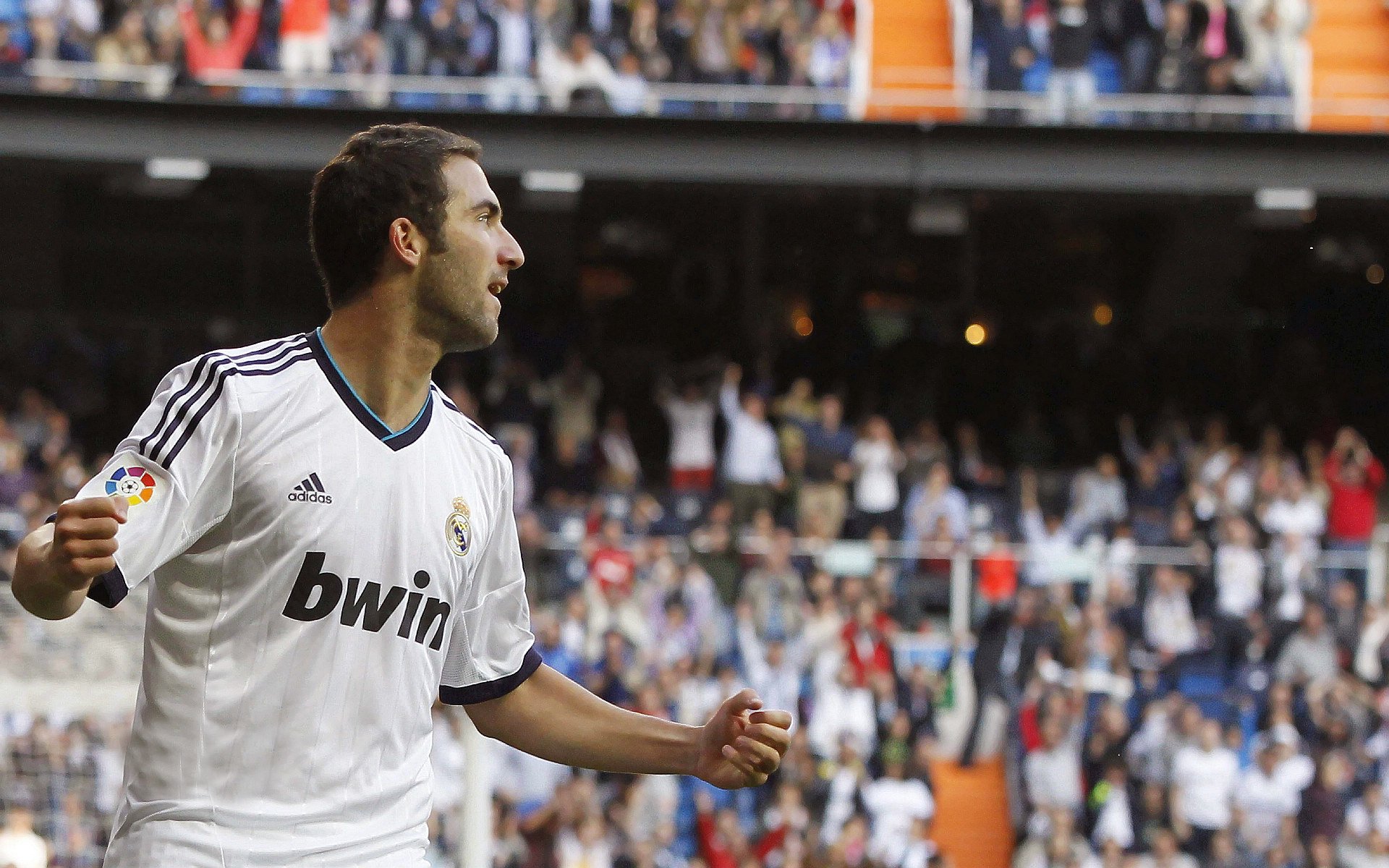 九游体育-从尼斯横扫乌克兰到布雷默接管意甲焦点战，足球场上的唯一性时刻